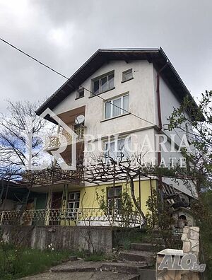 ПРОДАВА СЕ МАСИВНА ТРИЕТАЖНА КЪЩА В С. ХЕРАКОВО, ОБЛАСТ СОФИЯ 1450 sq. m. built-up area 870 sq. m. courtyard | Houses / Villas | Herakovo