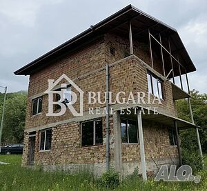 Продава се къща в с. Искрец, Софийска област 250 sq. m. built-up area 900 sq. m. courtyard | Houses / Villas | Iskrets