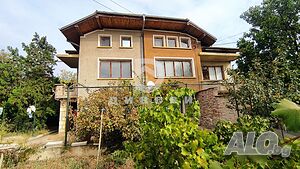 Просторна двуетажна къща с голям двор в село Хрищени 430 sq. m. built-up area 2500 sq. m. courtyard | Houses / Villas | Hrishteni
