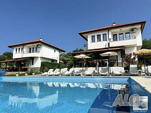 Ваканционен комплекс с 4 къщи, басейн и BBQ зони в с. Бадевци 520 sq. m. built-up area 2200 sq. m. courtyard | Houses / Villas | Badevtsi