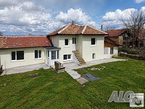 Изцяло реновирана къща, с кладенец и гараж, в с. Дъскот 98 sq. m. built-up area 1500 sq. m. courtyard | Houses / Villas | Daskot