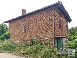 ЕКСКЛУЗИВНО! Две къщи в общ парцел, с гараж и стопанска постройка, за продажба в с. Михалци, на 30 к 121 sq. m. built-up area 1890 sq. m. courtyard | Houses / Villas | Mihaltsi