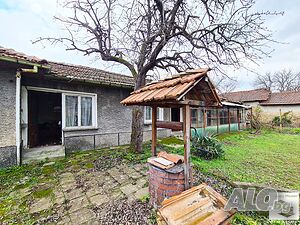 135198 Самостоятелна едноетажна къща с кладенец и гараж в село Козаревец 1 - storey 100 sq. m. built-up area 473 sq. m. courtyard | Houses / Villas | Kozarevets