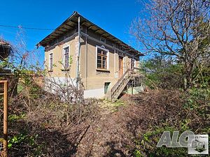 Двуетажна къща за ремонт в село Дъскот, на 35 км от Велико Търново 2 - storey 110 sq. m. built-up area 2000 sq. m. courtyard | Houses / Villas | Daskot