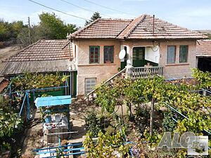 Двуетажна къща с голям и равен двор в добре развитото село Куцина 110 sq. m. built-up area 2220 sq. m. courtyard | Houses / Villas | Kutsina