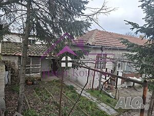 Къща с. Бенковски 100 sq. m. built-up area 770 sq. m. courtyard | Houses / Villas | Benkovski