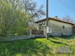 Публична продан от ЧСИ на Парцел с къща в с. Червенци с. Червенци, общ. Вълчи дол, обл. Варна 76 sq. m. built-up area | Houses / Villas | Cherventsi