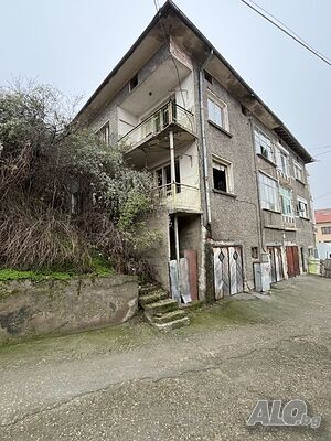 Публична продан от ЧСИ на Етаж от къща в гр. Никопол ул. „Странджа“ № 8 493 sq. m. built-up area | Houses / Villas | Nikopol
