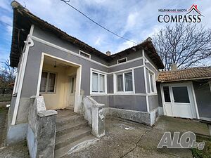 Къща с двор, с. Преселенци, Общ. Ген. Тошево - 50000евро! 1 - storey 89 sq. m. built-up area 1036 sq. m. courtyard | Houses / Villas | Preselentsi