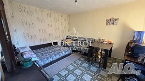 Едноетажна къща с голям двор в гр. Дебелец 90 sq. m. built-up area 840 sq. m. courtyard | Houses / Villas | Debelets