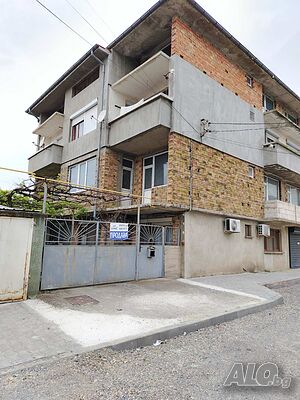 Масивна къща в центъра на Нова Загора 4 - storey or larger 340 sq. m. built-up area 408 sq. m. courtyard | Houses / Villas | Център Nova Zagora