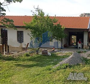 КЪЩА с. Кюлевча-след ремонт, с площ от140кв.м, двор 2700кв.м, с прекрасна гледка към града и Мадарск.. 1 - storey 140 sq. m. built-up area 2700 sq. m. courtyard | Houses / Villas | Kyulevcha