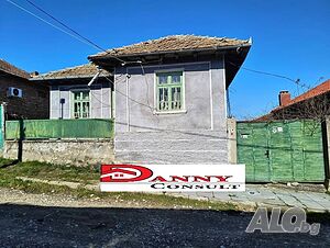 Стара къща с двор и кладенец в с. Джулюница - обл. В. Търново 1 - storey 60 sq. m. built-up area 700 sq. m. courtyard | Houses / Villas | Dzhulyunitsa