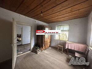 Едноетажна стара къща с двор в с. Димча 1 - storey 130 sq. m. built-up area 1000 sq. m. courtyard | Houses / Villas | Dimcha