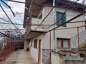 Двуетажна монолитна къща с. Рязковци /вилна зона/ 2 - storey 60 sq. m. built-up area 600 sq. m. courtyard | Houses / Villas | Ryazkovtsi