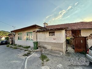 Къща с двор за продажба в с. Стоб, в непосредствена близост до Стобските пирамиди 1 - storey 80 sq. m. built-up area 480 sq. m. courtyard | Houses / Villas | Stob