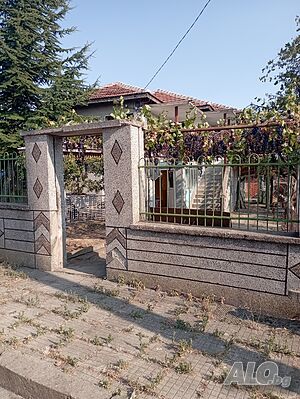 Продавам къща на два етажа в село Малък Манастир 2 - storey 80 sq. m. built-up area 1035 sq. m. courtyard | Houses / Villas | Malak manastir
