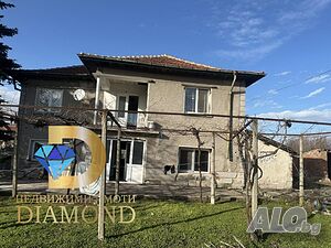 Двуетажна къща в село Здравец, общ. Димитровград 2 - storey 104 sq. m. built-up area 918 sq. m. courtyard | Houses / Villas | Zdravets