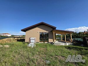 Едноетажна къща с АКТ 16 | с. Скутаре 1 - storey 100 sq. m. built-up area 1236 sq. m. courtyard | Houses / Villas | Skutare