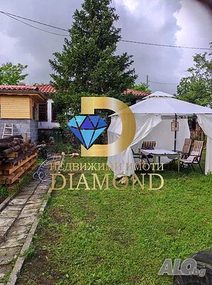 Къща в село Златна ливада, общ. Чирпан 1 - storey 100 sq. m. built-up area 1400 sq. m. courtyard | Houses / Villas | Zlatna livada