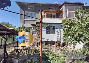 Етаж от двуетажна къща в град Първомай House Floor 90 sq. m. built-up area 300 sq. m. courtyard | Houses / Villas | Parvomay