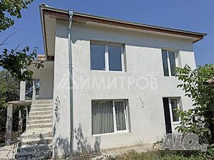Продава двуетажна къща на плоча готова за живеене в с. Стоян Михайловски (общ. Нови пазар). 2 - storey 162 sq. m. built-up area 1015 sq. m. courtyard | Houses / Villas | Stoyan Mihaylovski