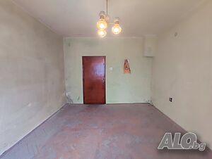 Апартамент за продажба в гр. Велико Търново Large 134 sq. m. Brick 1960 y. 1 floor First residential floor | Apartments | Center Veliko Tarnovo