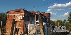 Двуетажна къща с голям двор в село Събрано 2 - storey 100 sq. m. built-up area 2500 sq. m. courtyard | Houses / Villas | Sabrano