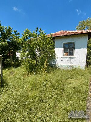 Просторен двор с къща в с. Роза! Договаряне! 1 - storey 46 sq. m. built-up area 1935 sq. m. courtyard | Houses / Villas | Roza