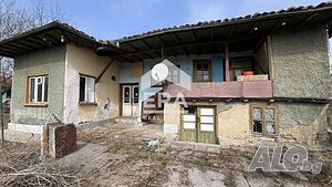 ЕРА ИмотиТе продава Къща с допълнителни пристройки, дворно място в регулация с площ от 2533 кв.м., с.. 2 - storey 100 sq. m. built-up area 2533 sq. m. courtyard | Houses / Villas | Davidovo