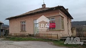 ЕРА ИмотиТе Продава Ексклузивно Тухлена къща с дворно място в с. Априлово, общ Попово. 1 - storey 110 sq. m. built-up area 1070 sq. m. courtyard | Houses / Villas | Aprilovo
