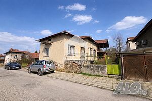 Къща с двор в с. Долно Камарци - отличен потенциал 1 - storey 80 sq. m. built-up area 645 sq. m. courtyard | Houses / Villas | Dolno Kamartsi