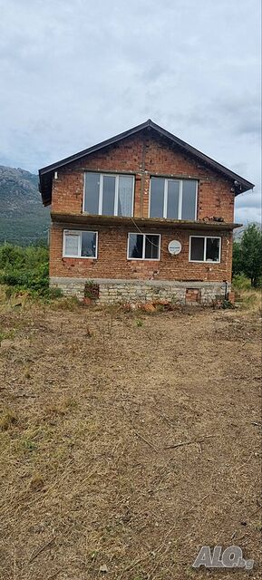 Продавам масивна вила на два етажа 2 - storey 97 sq. m. built-up area 877 sq. m. courtyard | Houses / Villas | м.Дългата нива Sotirya