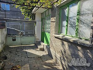 едноетажна къща 1 - storey 100 sq. m. built-up area 180 sq. m. courtyard | Houses / Villas | Ruski kvartal Sliven