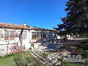 Имот в ценъра на Върбяне 1 - storey 385 sq. m. built-up area 2330 sq. m. courtyard | Houses / Villas | Varbyane