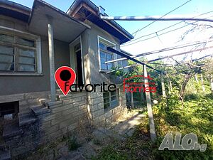 Къща с двор с. Мадара 2 - storey 100 sq. m. built-up area 1000 sq. m. courtyard | Houses / Villas | Madara