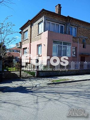 Продава самостоятелен етаж от къща с ид. части двор, гр. Поморие Large 104 sq. m. Brick 1965 y. 2 floor Last floor | Apartments | Pomorie