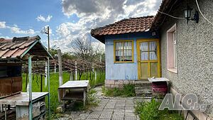 Едноетажна къща с 5 стаи и голям двор на 18 км от Шумен 1 - storey 90 sq. m. built-up area 2220 sq. m. courtyard | Houses / Villas | Varbyane