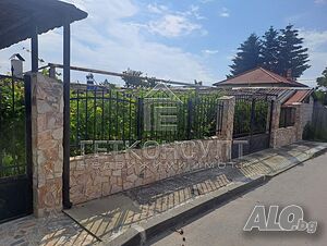 с. Бенковски, самостоятелна къща с образцов двор 140 sq. m. built-up area 960 sq. m. courtyard | Houses / Villas | Benkovski