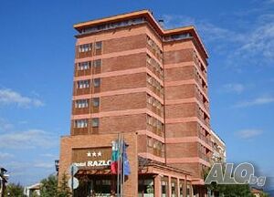 Дава се под наем Хотел Разлог в гр. Разлог Hotel 140 beds 3 star 3228 sq. m. Open year round | Hotels, holiday homes | ул. Александър Стамболийски 88 Razlog