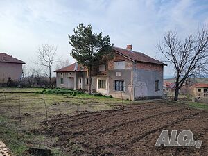 Двуетажна къща 2 - storey 115 sq. m. built-up area 600 sq. m. courtyard | Houses / Villas | Pesnopoy