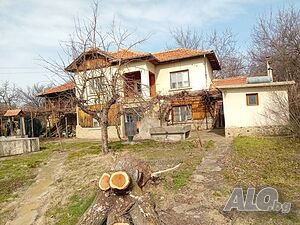 Самостоятелна двуетажна къща 2 - storey 110 sq. m. built-up area 580 sq. m. courtyard | Houses / Villas | Pesnopoy