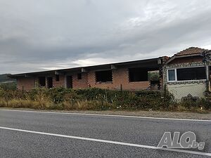 Атрактивен имот до главен път с. Мъдрец 2 - storey 400 sq. m. built-up area 2500 sq. m. courtyard | Houses / Villas | Madrets