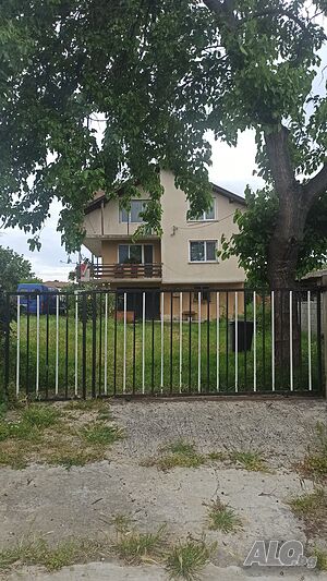 Продавам къща 3 - storey 308 sq. m. built-up area 980 sq. m. courtyard | Houses / Villas | Stratsin