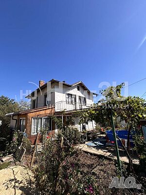 ДВУетажна къща в с. Ливада!!! Голям двор 800 кв.м.!!! 2 - storey 120 sq. m. built-up area 800 sq. m. courtyard | Houses / Villas | Livada