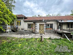 Селска къща, Къща за гости, голяма градина и много стопански постройки близо до Русе 150 sq. m. built-up area | Houses / Villas | Piperkovo Piperkovo