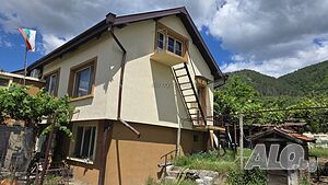 Продава къща Мъглиж 3 - storey 236 sq. m. built-up area 592 sq. m. courtyard | Houses / Villas | Maglizh