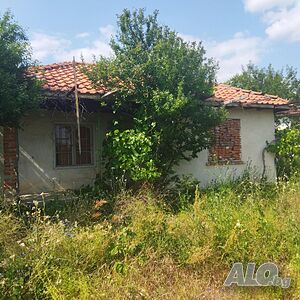 Вилен имот с ток, вода и постройки в м. Изгрев - Гюргюнлюка, 1090 кв.м. 1 - storey 60 sq. m. built-up area 1090 sq. m. courtyard | Houses / Villas | Villa zone Sliven