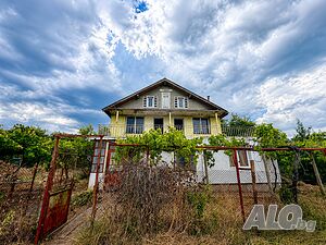 Двуетажна Къща с. Стража общ. Търговище 2 - storey 100 sq. m. built-up area 1275 sq. m. courtyard | Houses / Villas | Strazha