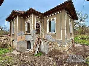 Къща в с. Горски Сеновец 1 - storey 80 sq. m. built-up area 1500 sq. m. courtyard | Houses / Villas | с. Горски Сеновец Strazhitsa